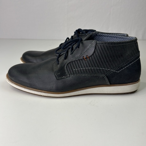 Florsheim Black Chukka Boots with Modern Design - Picture 5 of 14